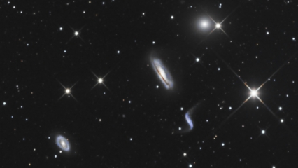 <h5>Swarm of interacting galaxies: Hickson 44</h5>
